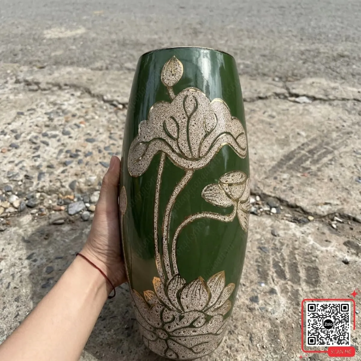 binh-hoa-su-cao-cap-ky-niem-10-nam-cong-doan-evncenco1 Bình hoa sứ cao cấp kỷ niệm 10 năm thành lập Công đoàn EVNCENCO1, men xanh lục bảo, họa tiết hoa sen, thiết kế sang trọng và bền đẹp