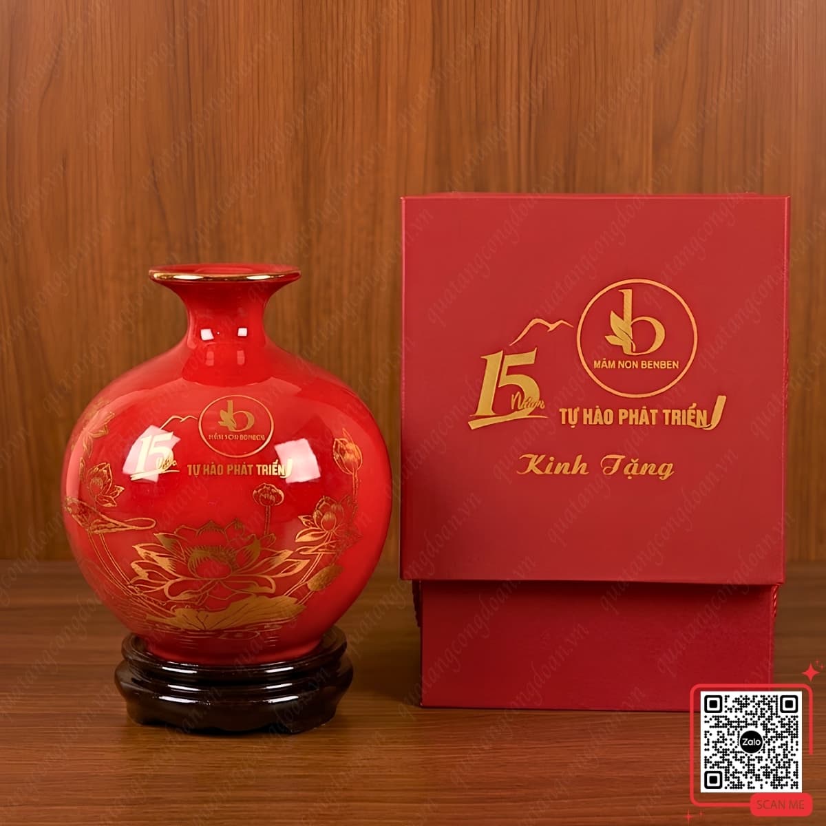 binh-hut-loc-mau-do-15-nam-thanh-lap-truong-mam-non-benben Bình hút lộc màu đỏ kỷ niệm 15 năm thành lập Trường Mầm non BenBen, họa tiết hoa sen, thiết kế phong thủy, sang trọng và nổi bật