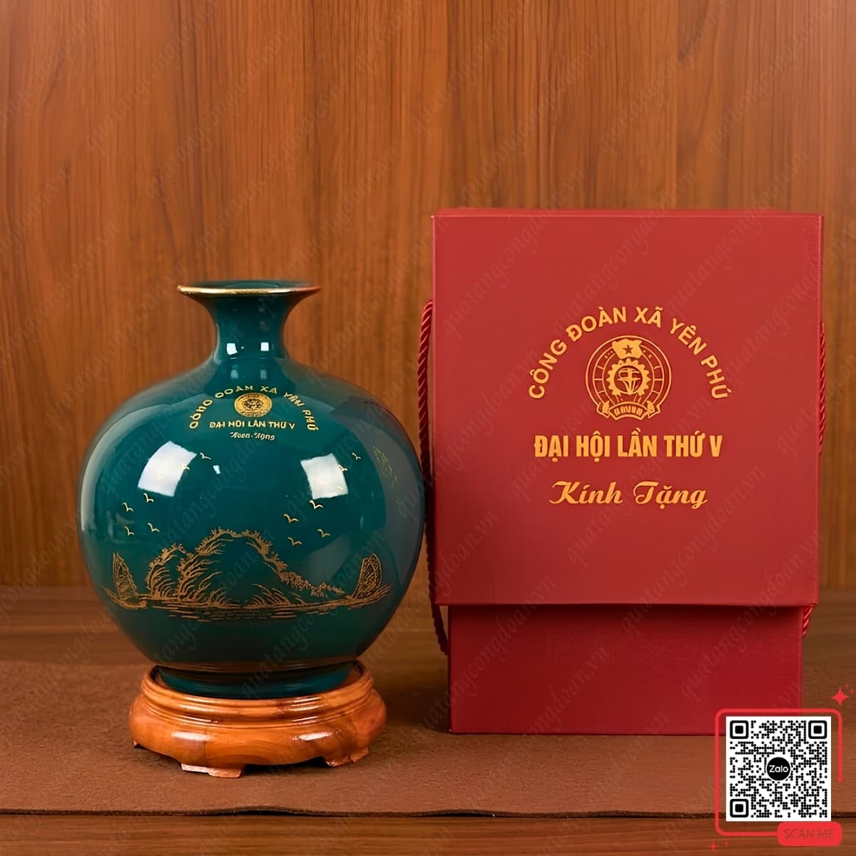binh-hut-loc-thuan-buom-xuoi-gio-qua-tang-cong-doan-xa-yen-phu Bình hút lộc họa tiết thuận buồm xuôi gió quà tặng Công đoàn xã Yên Phú, men xanh lục bảo, thiết kế phong thủy, sang trọng và bền đẹp
