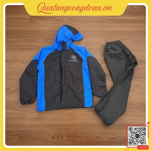 Bộ áo mưa màu đen xanh in logo Mơ Village quà tặng quảng bá thương hiệu