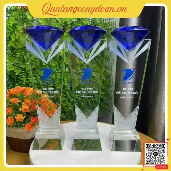 Cúp Pha Lê Vinh Danh Thương Hiệu VNPT