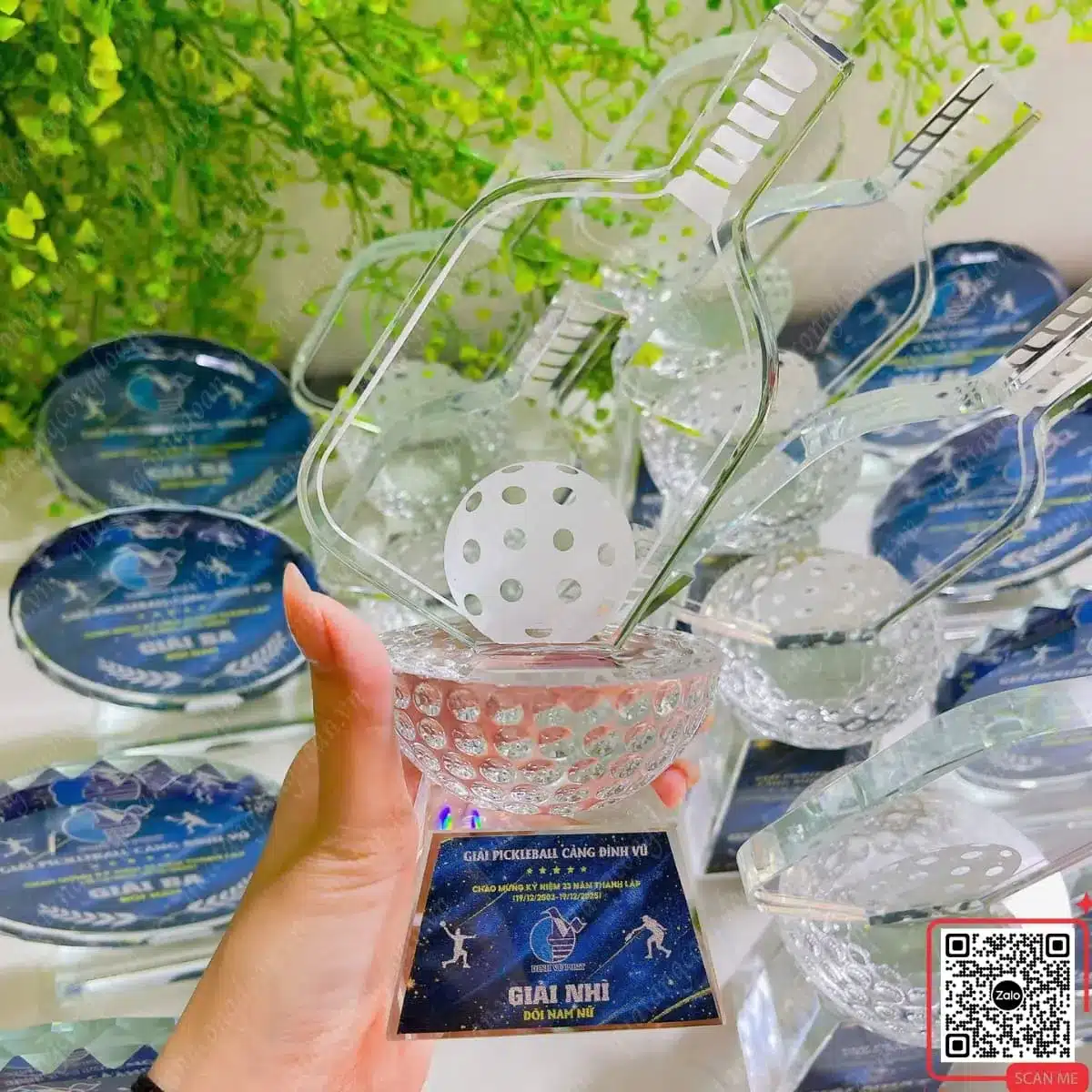 Cúp pha lê vô địch Pickleball Đình Vũ Port kỷ niệm 23 năm thành lập, thiết kế hiện đại, phù hợp trao thưởng vận động viên xuất sắc