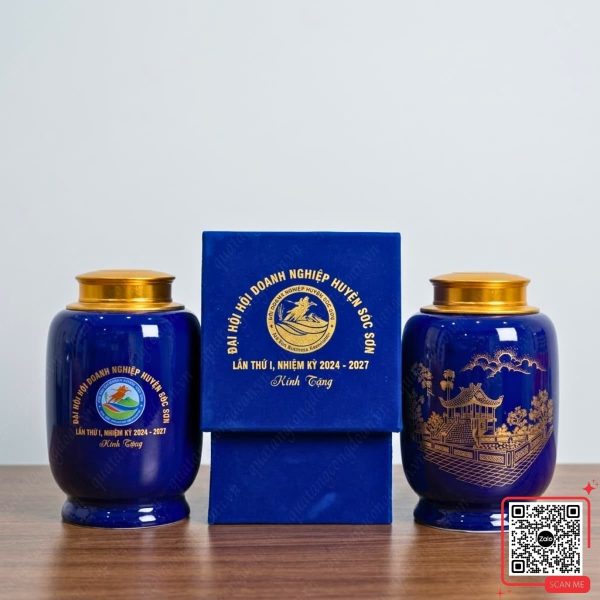 Hũ Đựng Trà Đại Hội Hội Doanh Nghiệp Huyện Sóc Sơn 4 Hũ đựng trà men xanh cobalt quà tặng Đại hội Hội Doanh nghiệp huyện Sóc Sơn, họa tiết Chùa Một Cột, thiết kế sang trọng, tinh tế và bền đẹp