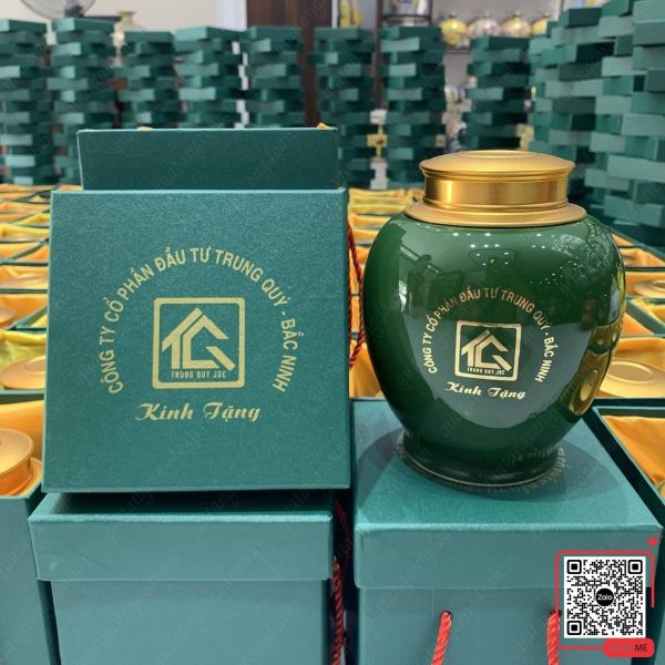 Hũ Đựng Trà Màu Xanh Lá In Logo Công Ty Trung Quý 5 Hũ đựng trà quà tặng in logo Công ty Trung Quý màu xanh, thiết kế tinh tế, sang trọng, phù hợp chương trình tri ân, hội nghị và sự kiện thương hiệu