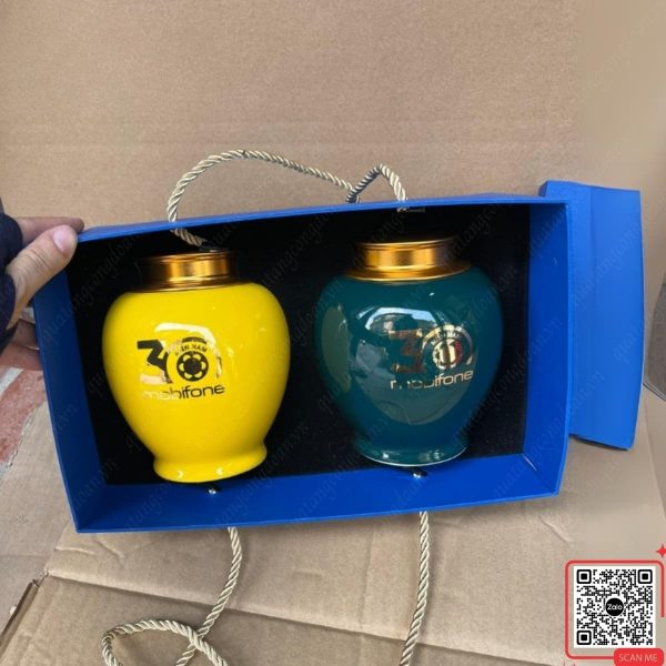 Hũ Đựng Trà Kỷ Niệm 30 Năm Thành Lập Mobifone 7 Hũ đựng trà sứ quà tặng kỷ niệm 30 năm thành lập MobiFone Miền Nam, họa tiết mã đáo thành công, thiết kế cao cấp