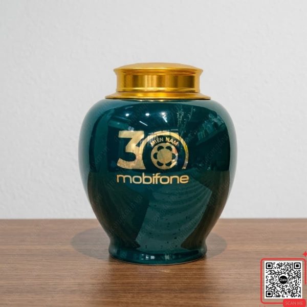 Hũ Đựng Trà Kỷ Niệm 30 Năm Thành Lập Mobifone 3 ũ đựng trà sứ màu xanh lục bảo in logo MobiFone Miền Nam kỷ niệm 30 năm thành lập, họa tiết mã đáo thành công, thiết kế sang trọng