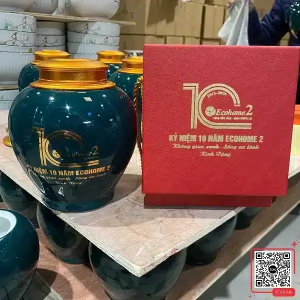 Hũ Đựng Trà Kỷ Niệm 10 Năm Thành Lập Công Ty Ecohomes 4 Hũ trà quà tặng doanh nghiệp Ecohomes kỷ niệm 10 năm thành lập, thiết kế hiện đại, sang trọng, phù hợp tặng đối tác, khách hàng và ban lãnh đạo