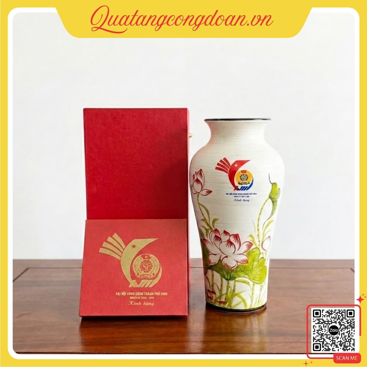 lo-hoa-gom-ve-sen-in-logo-dai-hoi-cong-doan-thanh-pho-vinh Lọ hoa gốm vẽ sen in logo Đại hội Công đoàn thành phố Vinh, thiết kế sang trọng, họa tiết hoa sen tinh tế, phù hợp quà tặng đại biểu và khách mời