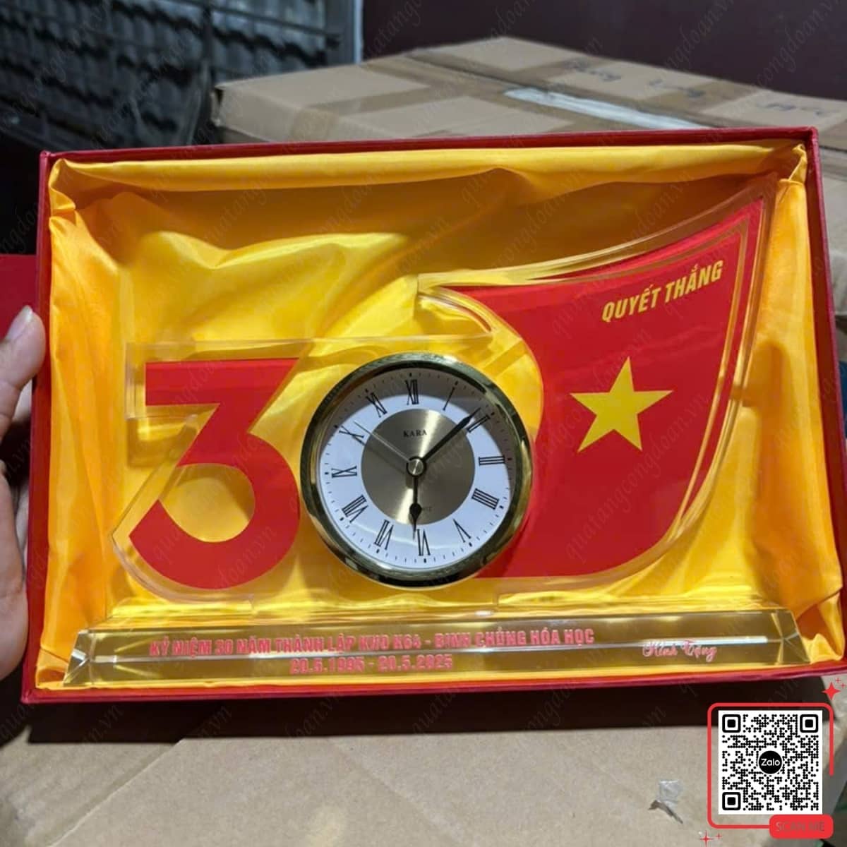 bieu-trung-pha-le-dong-ho-ky-niem-30-nam-thanh-lap-cong-ty Biểu trưng pha lê đồng hồ kỷ niệm 30 năm thành lập công ty