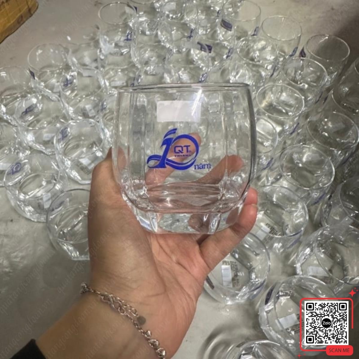 Gợi Ý 10+ Món Quà Tặng Công Đoàn Trường Học Ý Nghĩa, In Logo Theo Yêu Cầu 32 Bộ cốc thủy tinh kỷ niệm thành lập công ty