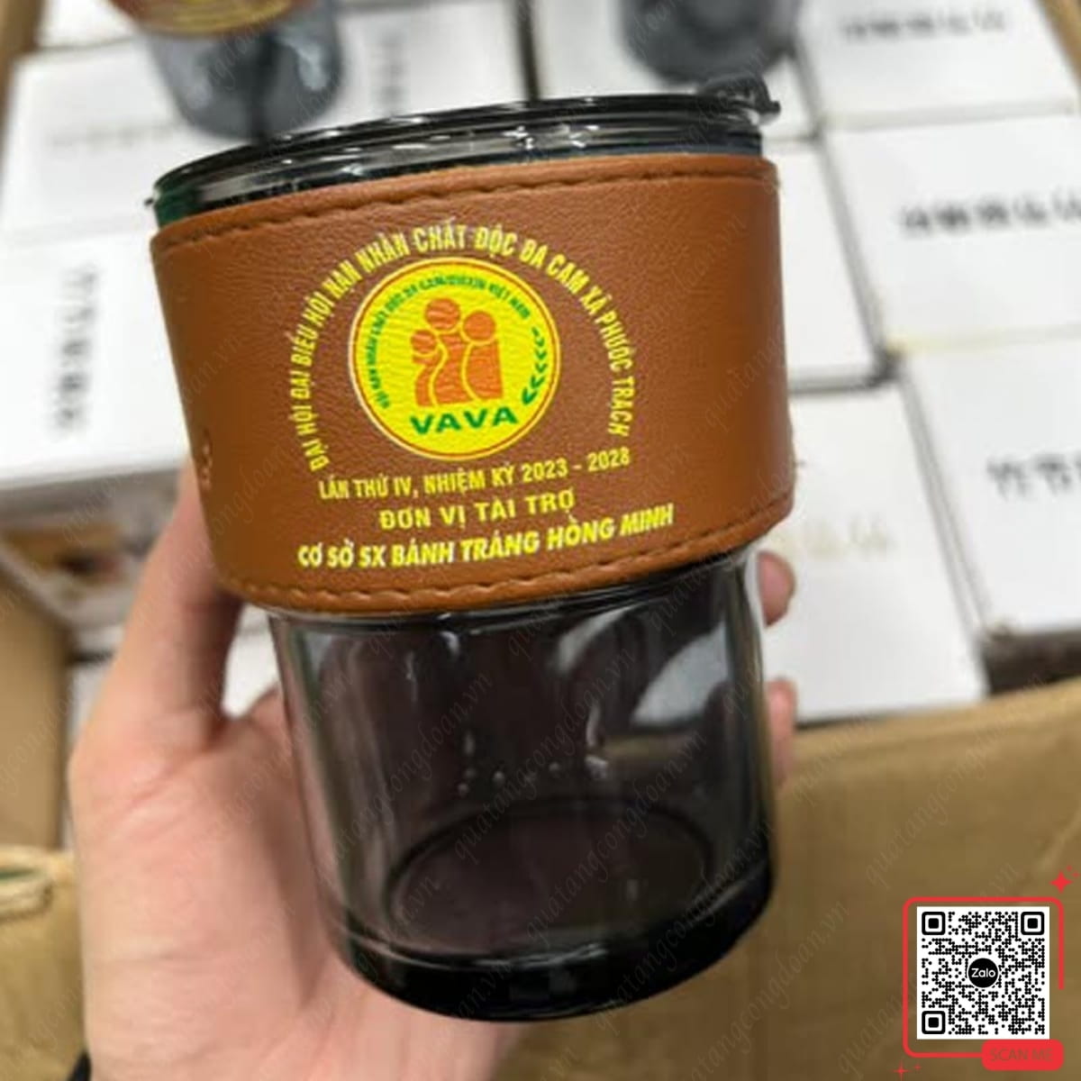 Cốc thủy tinh bao da quà tặng Đại hội Hội Nạn nhân chất độc da cam xã Phước Trạch