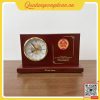 Đồng Hồ Để Bàn Gỗ In Logo Thuế Tỉnh Đồng Nai 1 Đồng hồ để bàn bằng gỗ in logo Cục Thuế tỉnh Đồng Nai