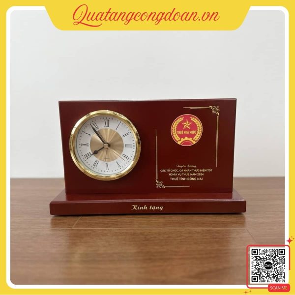 Quà Tặng Theo Giá 141 Đồng hồ để bàn bằng gỗ in logo Cục Thuế tỉnh Đồng Nai