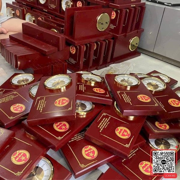 Đồng Hồ Để Bàn Gỗ In Logo Thuế Tỉnh Đồng Nai 6 Đồng hồ để bàn gỗ cao cấp in logo Cục Thuế Đồng Nai