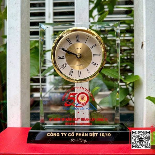 Đồng Hồ Để Bàn Kỷ Niệm 50 Năm Thành Lập Công Ty Dệt 10/10 3 Đồng hồ để bàn kỷ niệm 50 năm Công ty Cổ phần Dệt 10/10