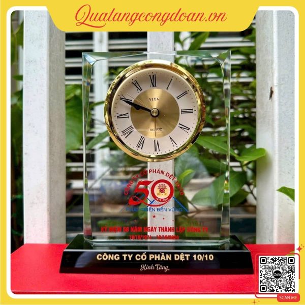 Đồng hồ để bàn lưu niệm 50 năm thành lập Công ty Cổ phần Dệt 10/10