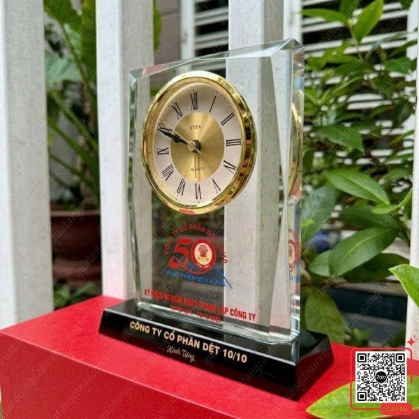 Đồng Hồ Để Bàn Kỷ Niệm 50 Năm Thành Lập Công Ty Dệt 10/10 4 Đồng hồ để bàn quà tặng 50 năm thành lập Dệt 10/10