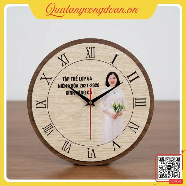 Đồng hồ gỗ in ảnh tập thể tặng học sinh cuối cấp