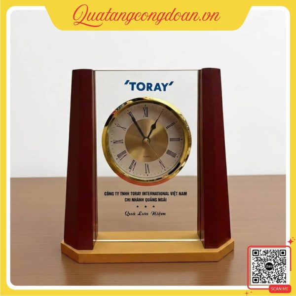 Đồng hồ pha lê để bàn lưu niệm Công ty Toray