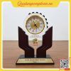 Đồng Hồ Pha Lê Đế Gỗ In Logo Công Đoàn Quốc Phòng 2 Đồng hồ pha lê đế gỗ quà tặng Công đoàn Quốc phòng cao cấp