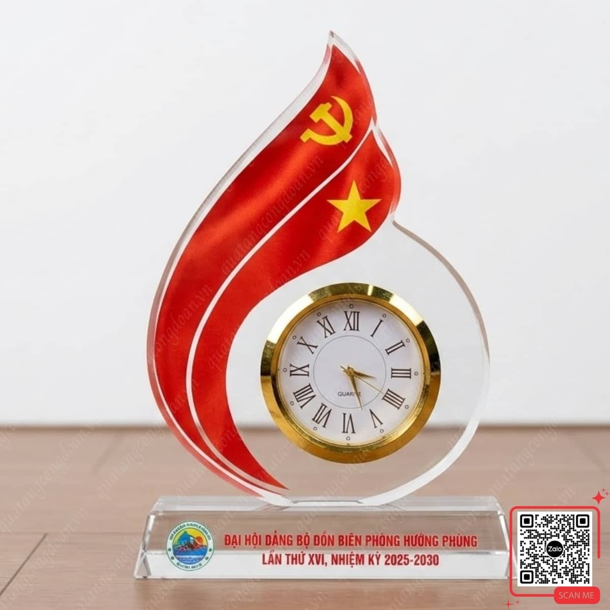 dong-ho-pha-le-ngon-lua-qua-tang-dai-hoi-dang-bo-don-bien-phong-huong-phung Đồng hồ pha lê ngọn lửa quà tặng Đại hội Đảng bộ Đồn Biên phòng Hướng Phùng