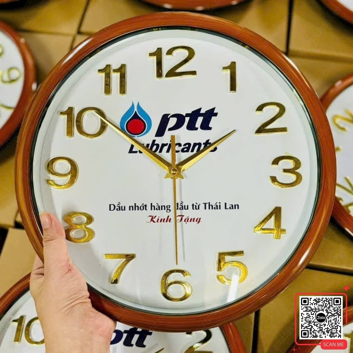 Đồng hồ treo tường hình tròn in logo thương hiệu PTT