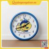 Đồng Hồ Treo Tường Màu Xanh Dương In Mascot BeeSchool 2 Đồng hồ treo tường màu xanh dương in hình mascot Trung tâm Tiếng Anh BeeSchool