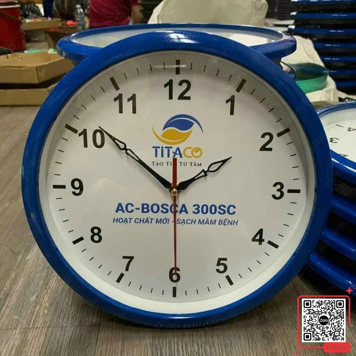 Đồng Hồ Treo Tường Màu Trắng In Logo Nội Thất Thanh Bình 9 Đồng hồ treo tường màu xanh in logo Công ty Titaco